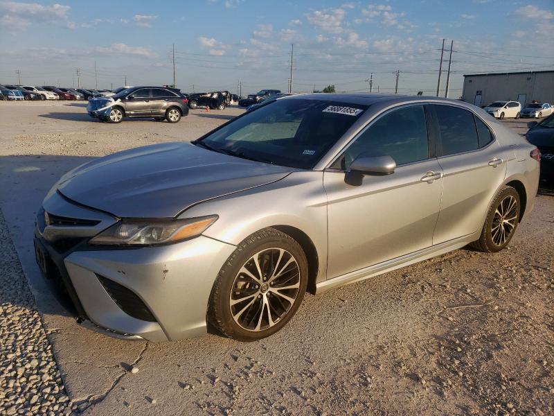  TOYOTA CAMRY 2018 Srebrny