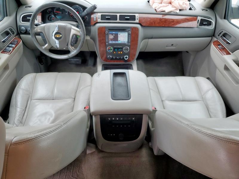  CHEVROLET SUBURBAN 2014 Silver