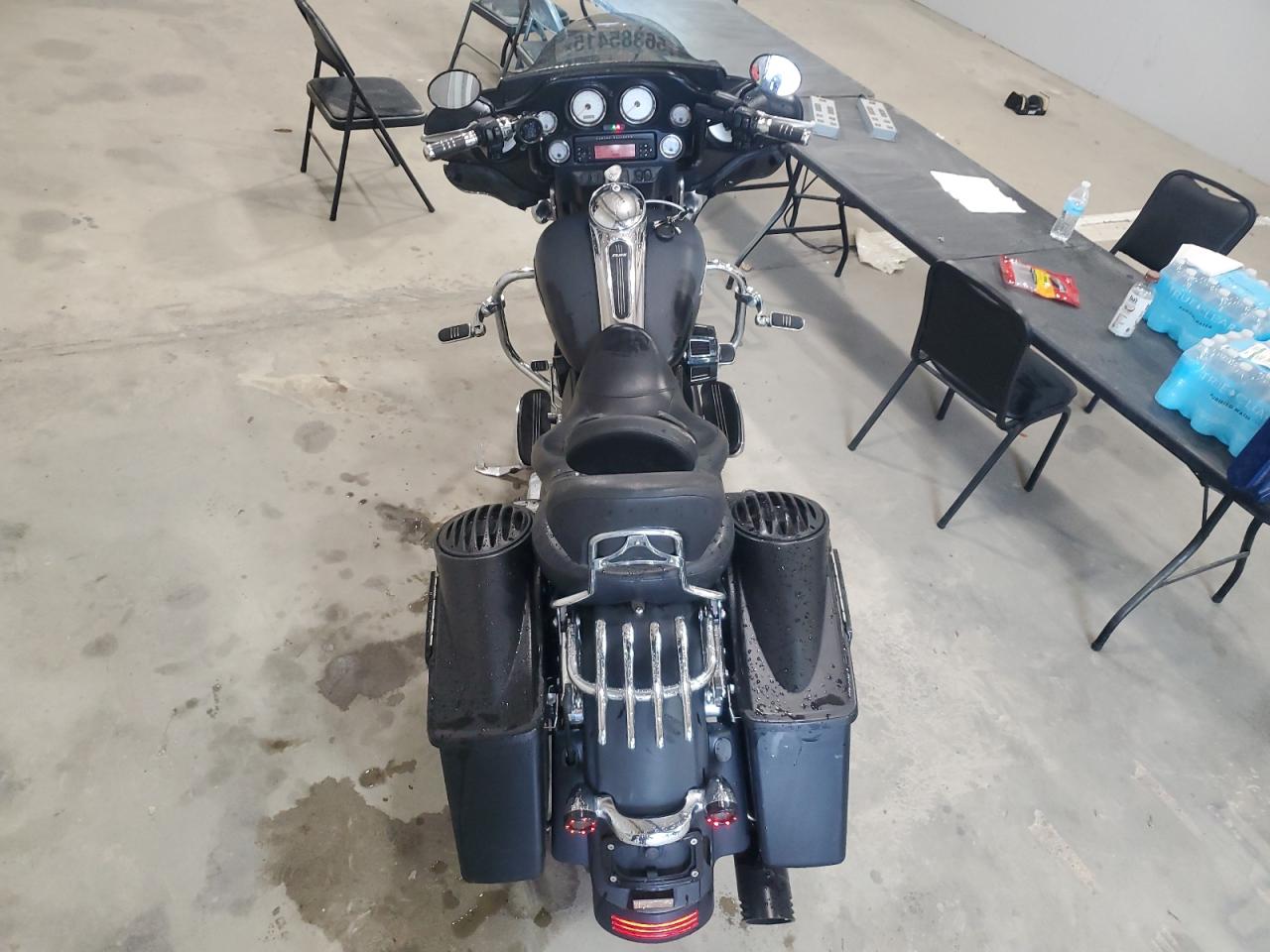 2013 Harley-Davidson Flhx Street Glide VIN: 1HD1KBM10DB645303 Lot: 56385415