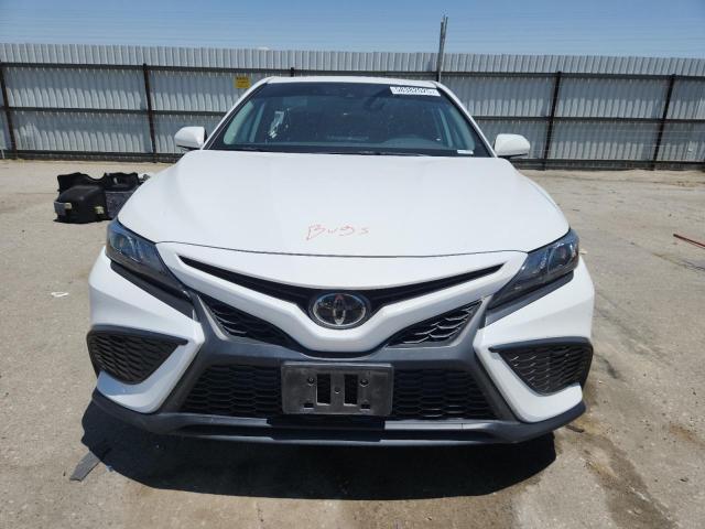  TOYOTA CAMRY 2023 Белы