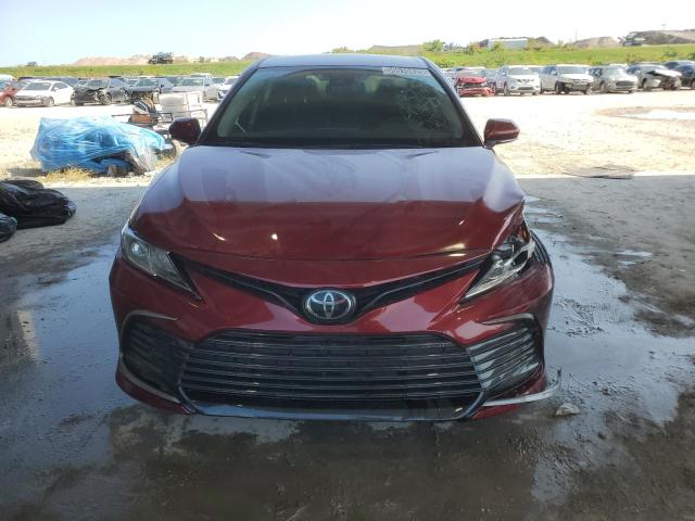  TOYOTA CAMRY 2021 Czerwony
