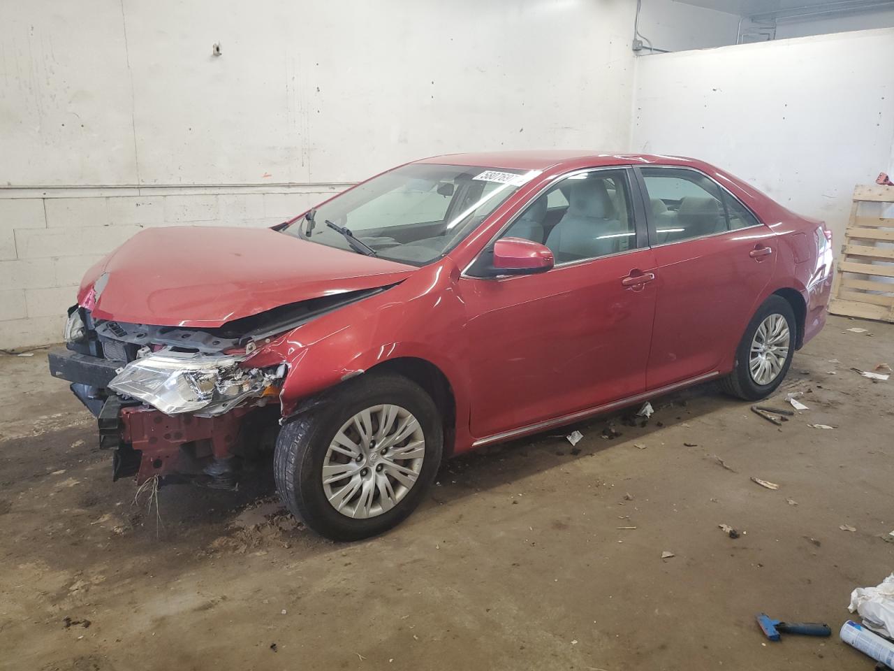 2012 Toyota Camry Base იყიდება Ham Lake-ში, MN - Front End