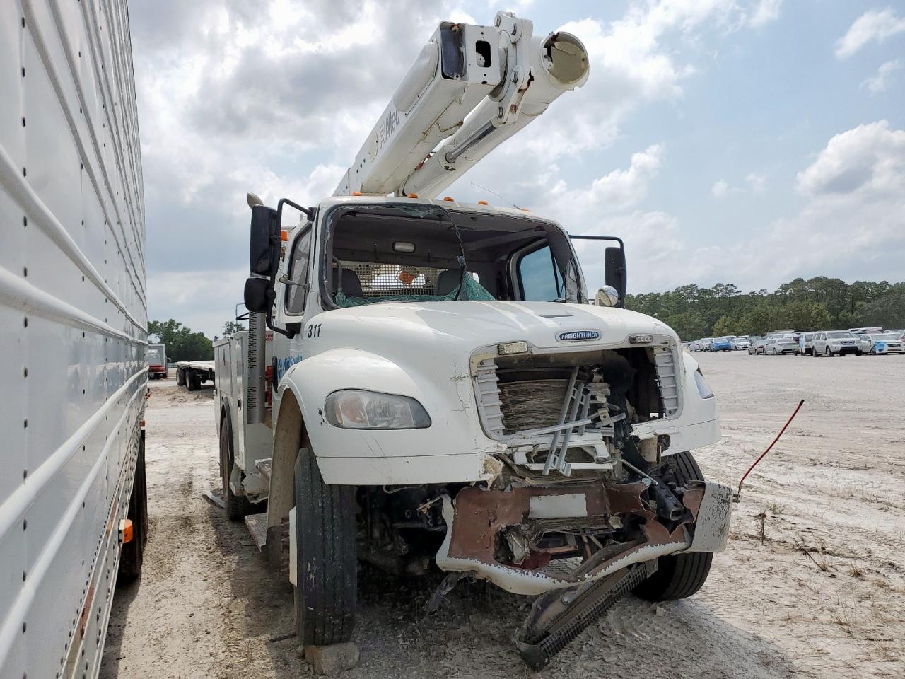 2016 Freightliner Business Class M2 Bucket Truck for Sale in Houston, TX - Front End