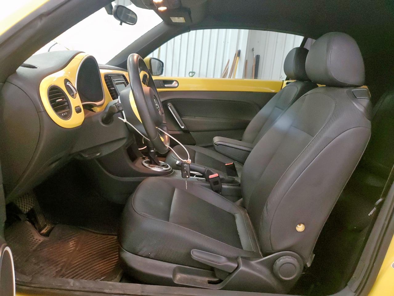 2015 Volkswagen Beetle 1.8T VIN: 3VW517AT2FM810740 Lot: 57384075