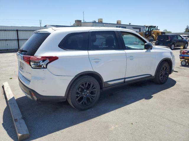  MITSUBISHI OUTLANDER 2017 Белый