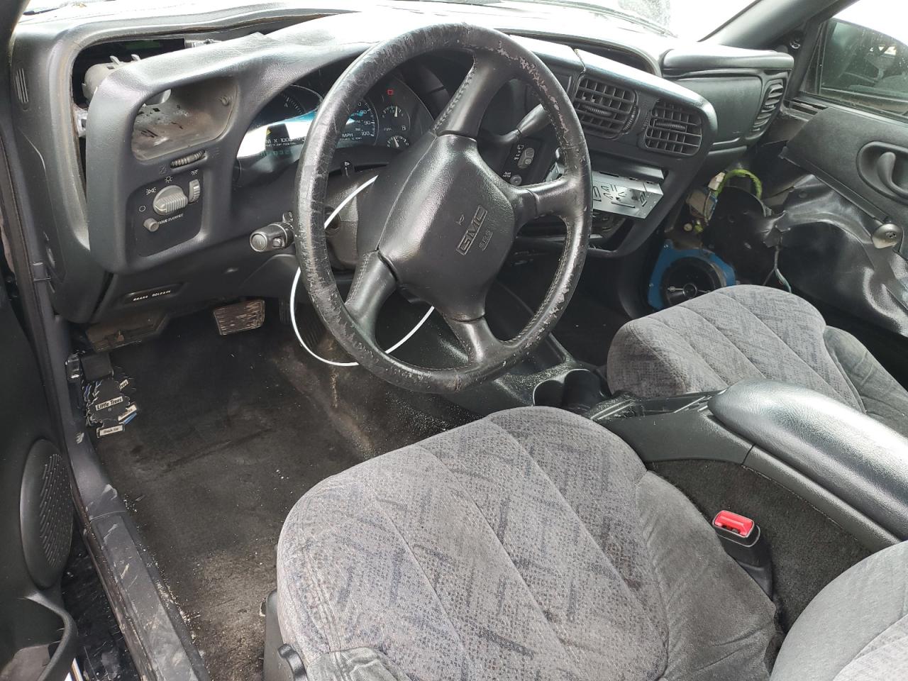 2000 GMC Jimmy VIN: 1GKCS18W2YK221142 Lot: 55846075