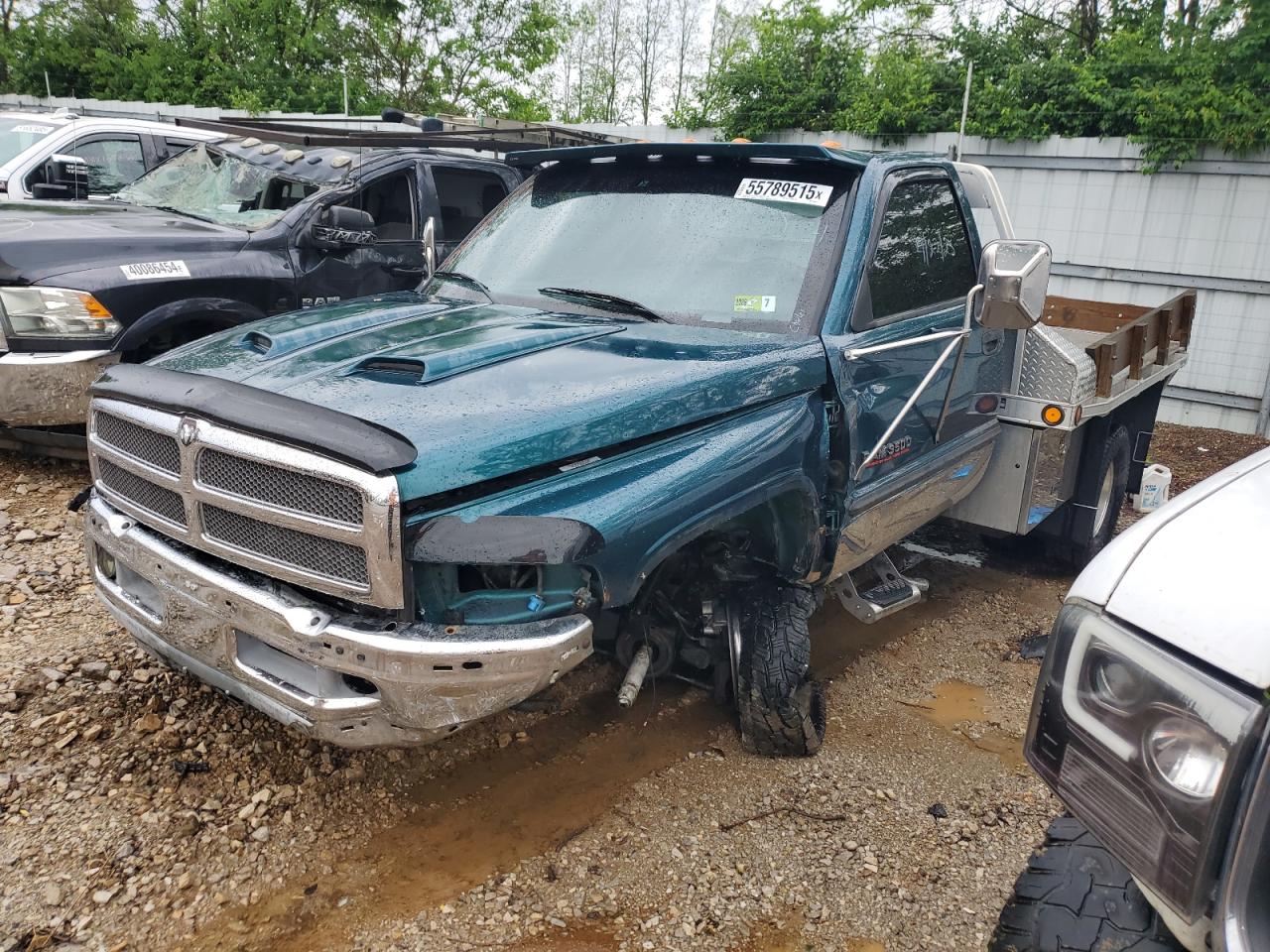 1999 Dodge Ram 3500 for Sale in Lexington, KY - Front End