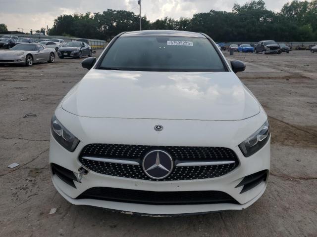  MERCEDES-BENZ A-CLASS 2019 Белы