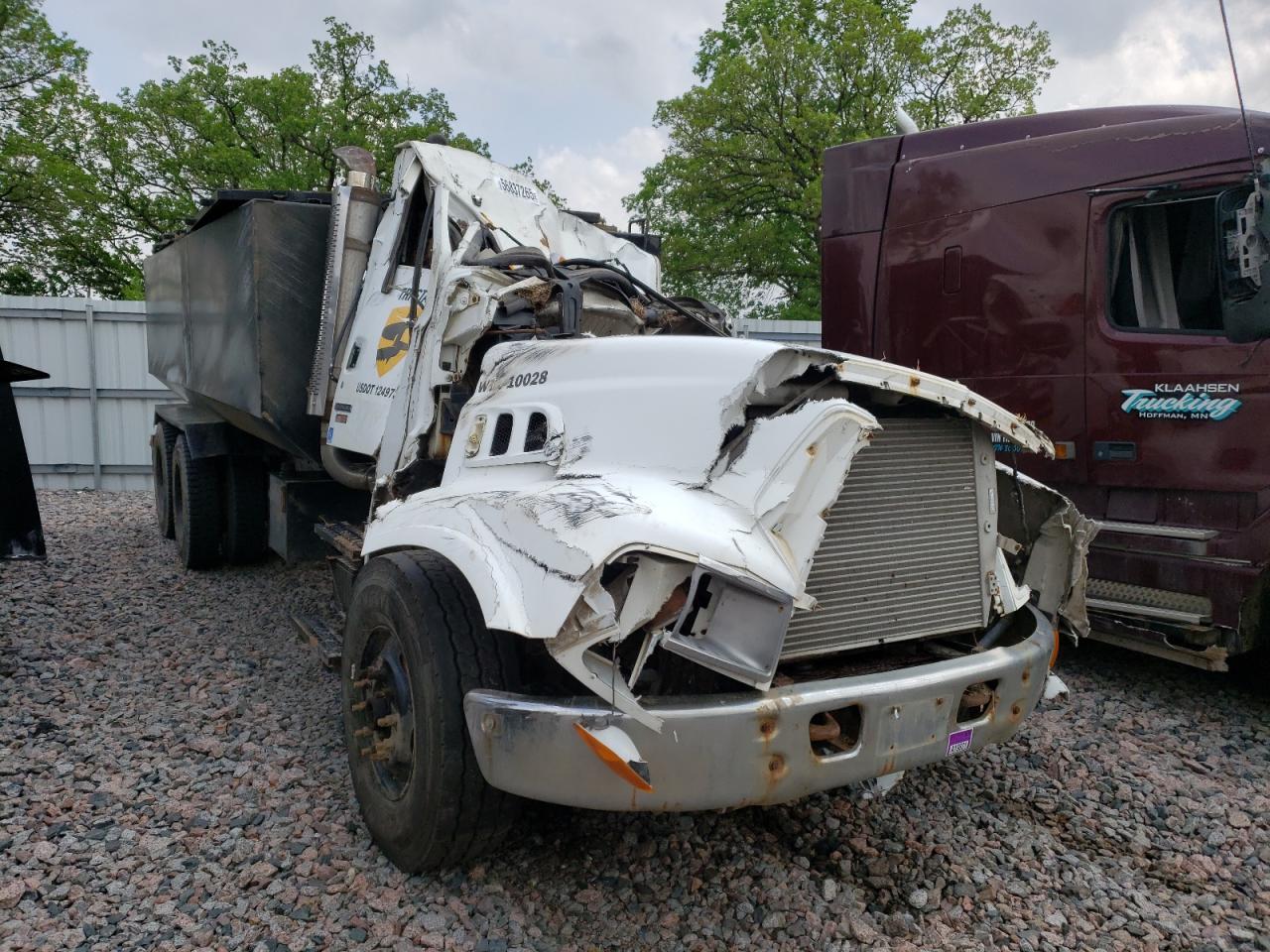 2001 Sterling Truck Lt 9500 for Sale in Avon, MN - Rollover