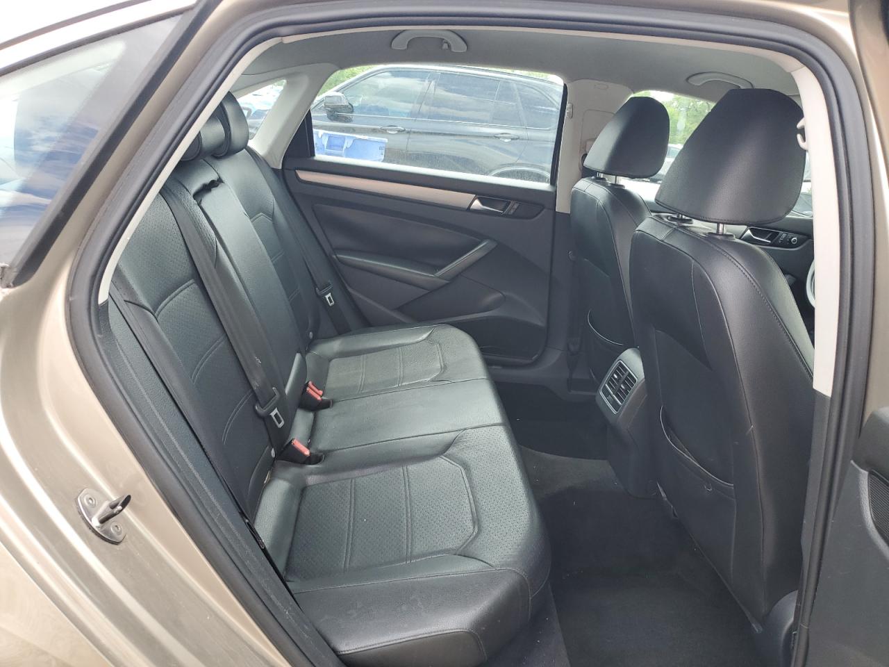 2015 Volkswagen Passat Se VIN: 1VWBS7A35FC011410 Lot: 56466675