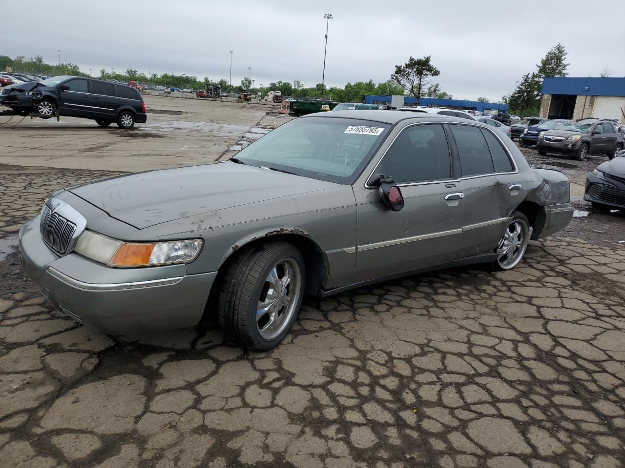 2000 Mercury Grand Marquis Ls продається в Woodhaven, MI - Side