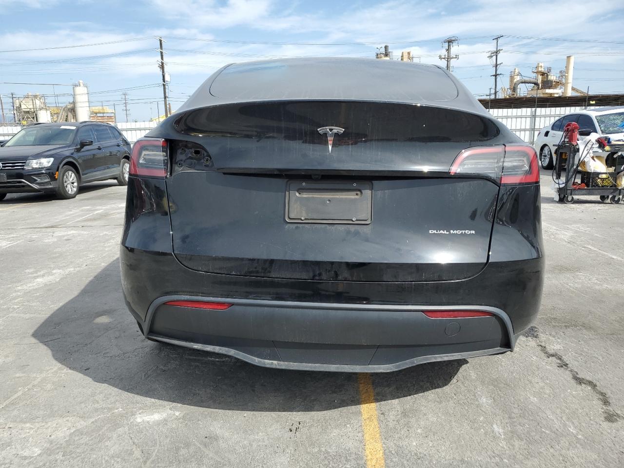 2023 Tesla Model Y VIN: 7SAYGAEE2PF825495 Lot: 57495415