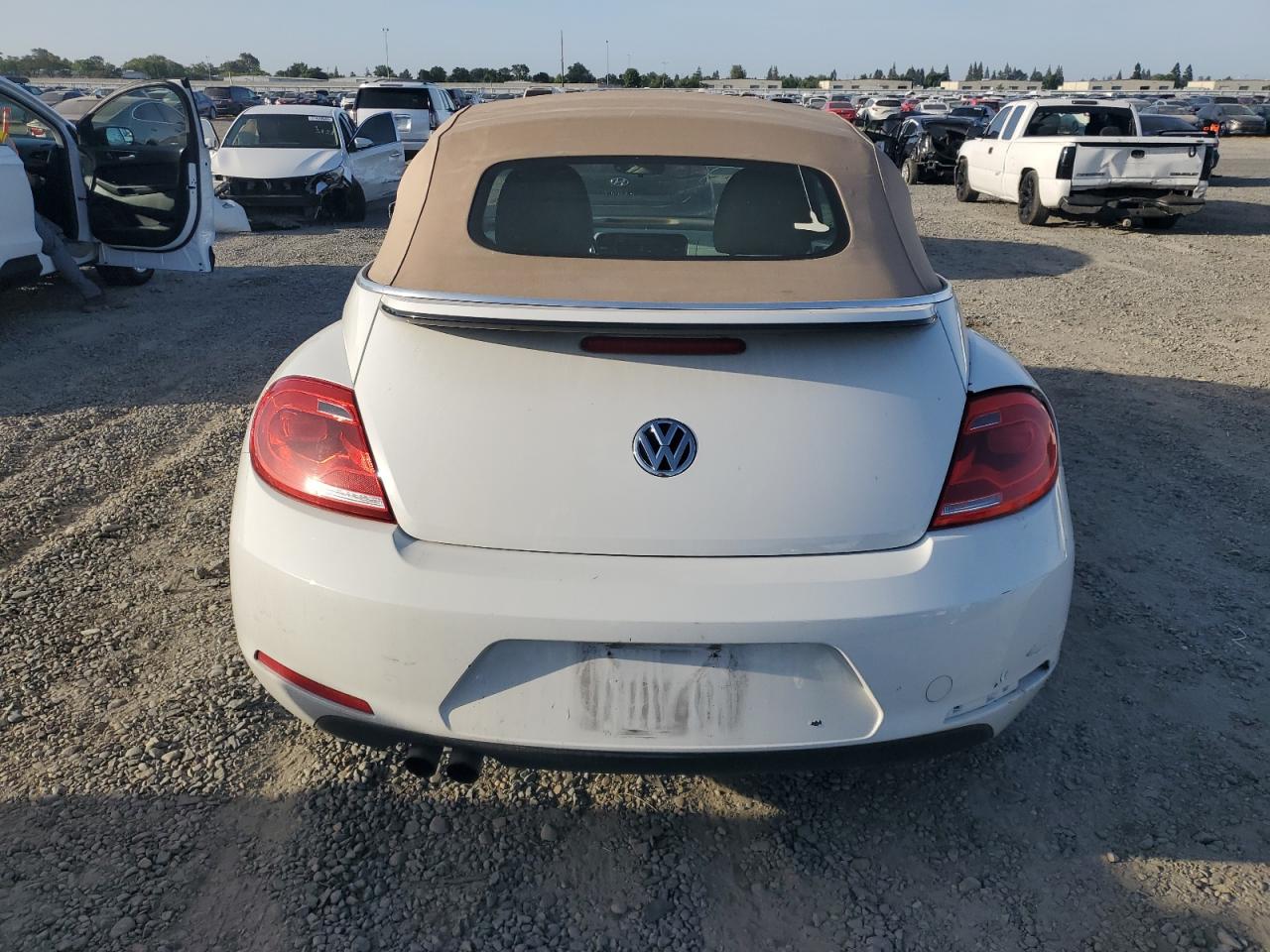 2015 Volkswagen Beetle 1.8T VIN: 3VW517AT0FM815175 Lot: 56777745