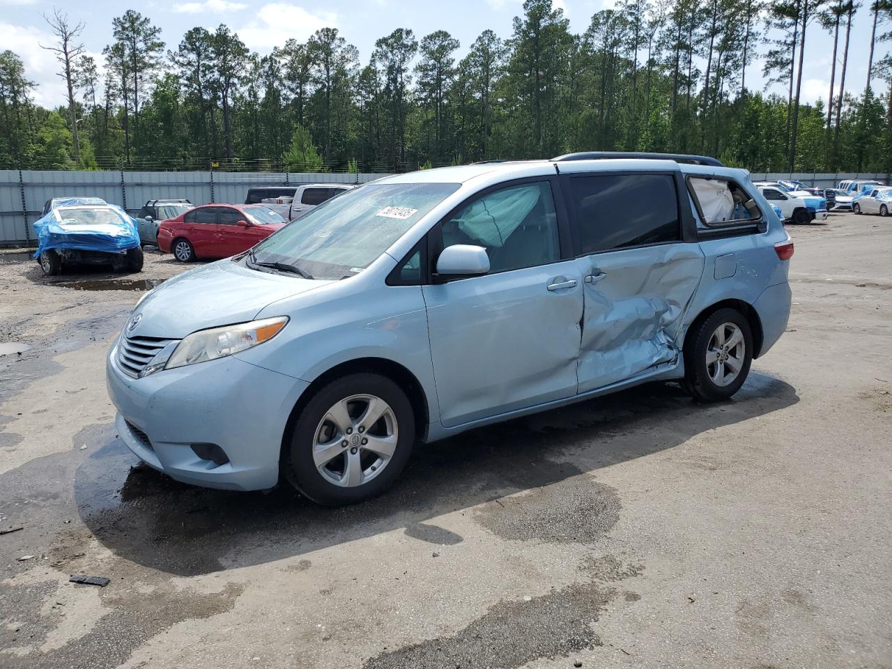 2015 Toyota Sienna Le 3.5L للبيع في Harleyville، SC - Side