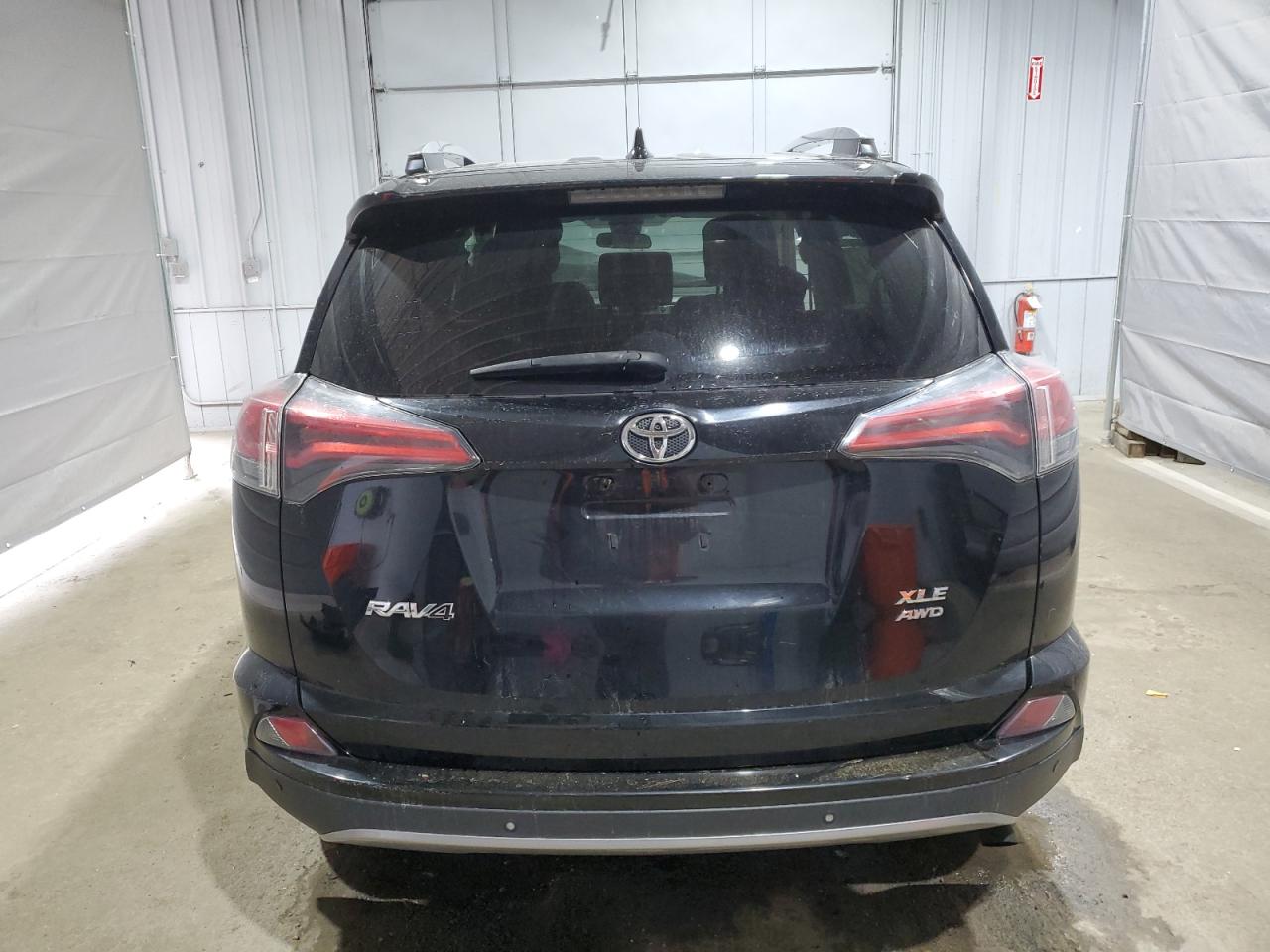 2017 Toyota Rav4 Xle VIN: 2T3RFREV4HW579533 Lot: 57863815