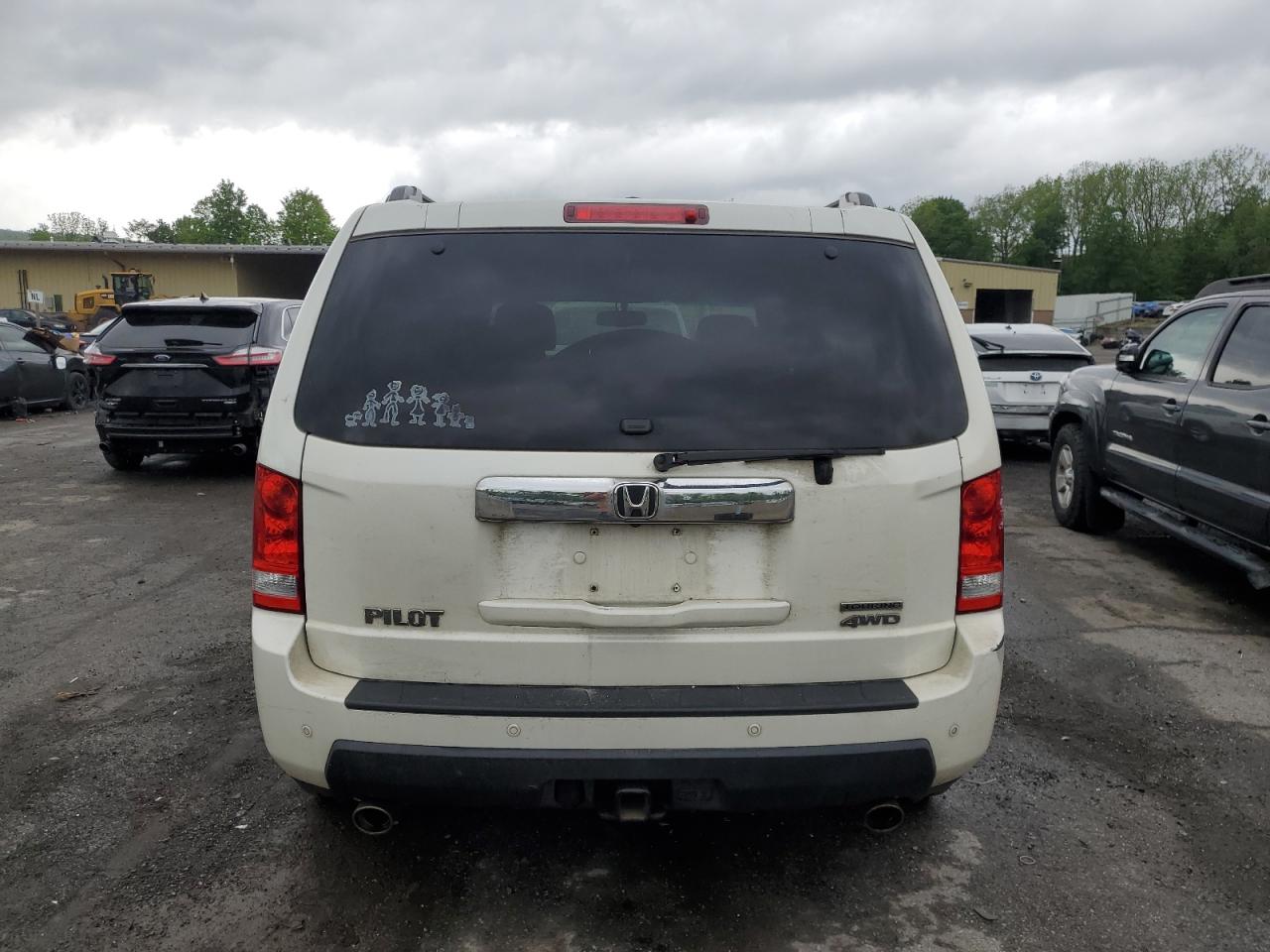 2011 Honda Pilot Touring VIN: 5FNYF4H92BB046168 Lot: 57095615
