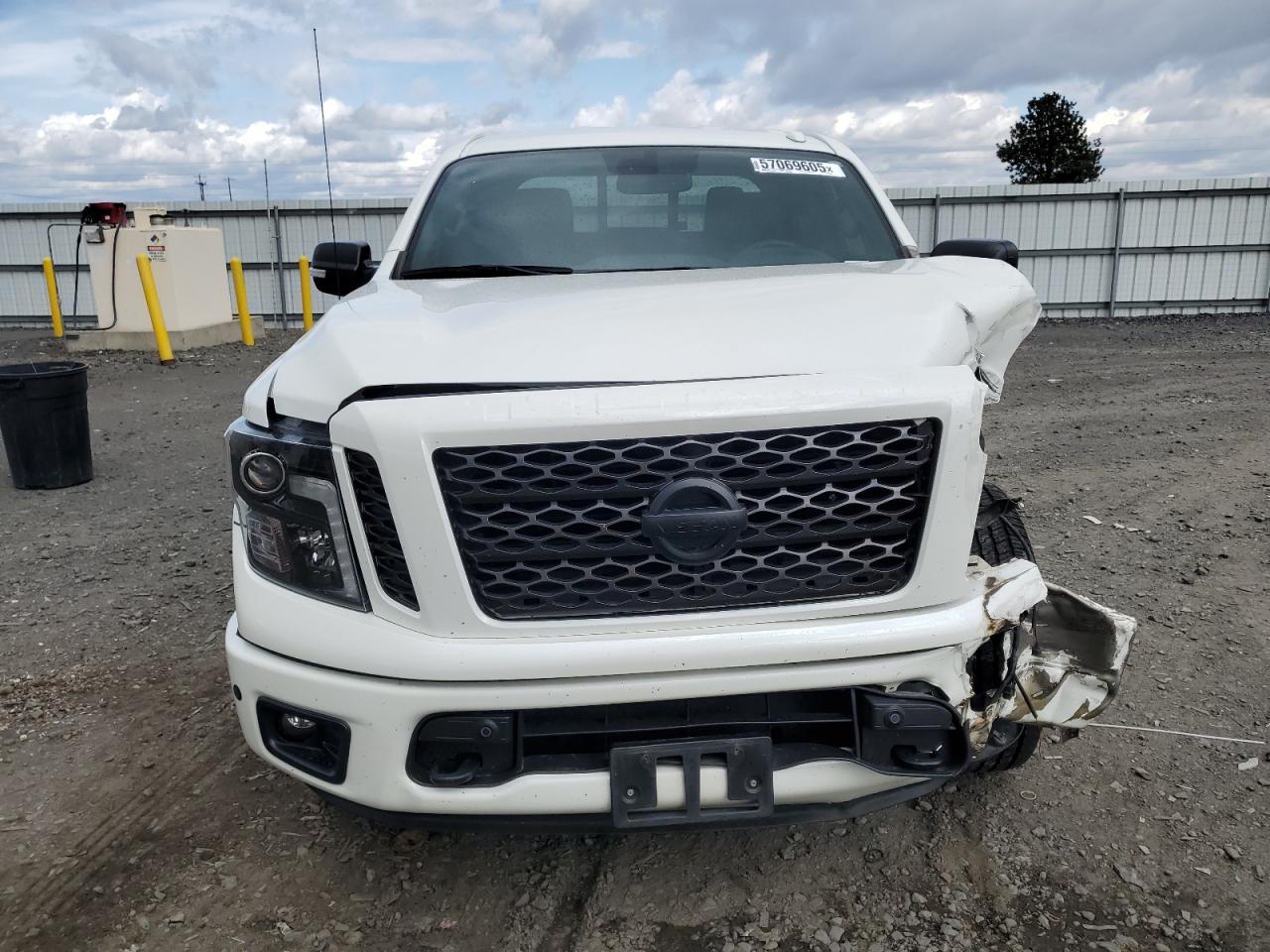 1n6aa1e55jn543681 1N6AA1E55JN543681 2018 Nissan Titan Sv
