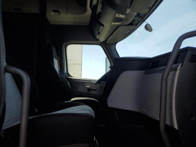 2019 FREIGHTLINER CASCADIA 126 SEMI TRUCK