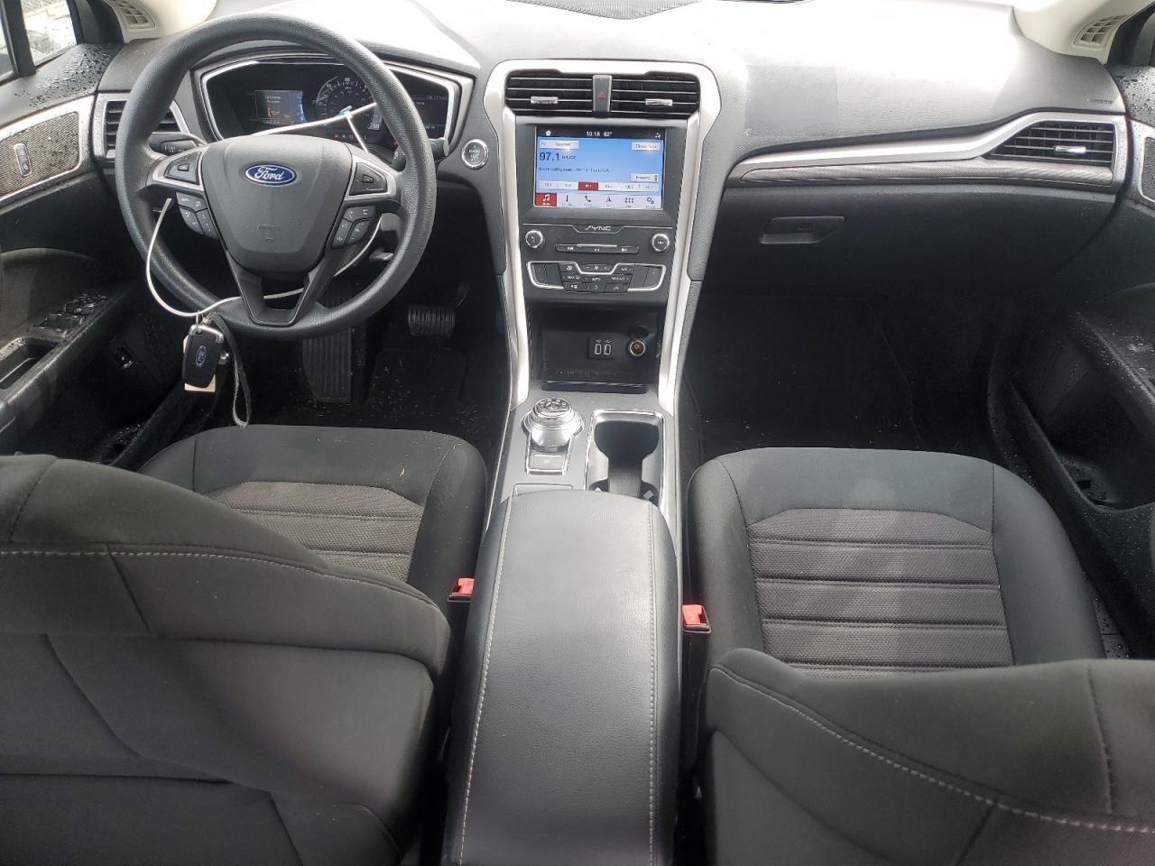 2019 Ford Fusion Se VIN: 3FA6P0LUXKR263951 Lot: 54030325