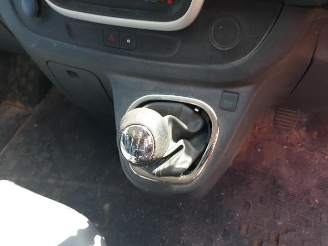 2015 VAUXHALL VIVARO 270