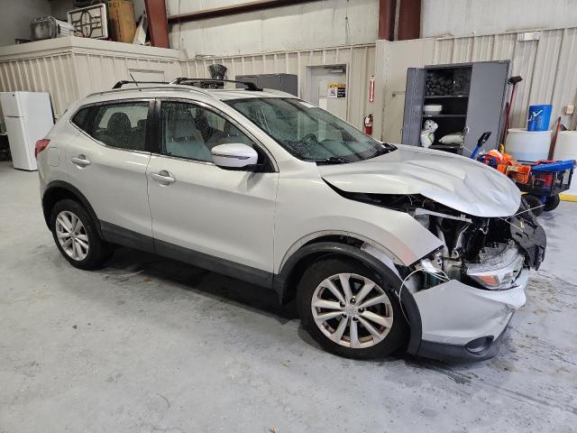  NISSAN ROGUE 2018 Srebrny