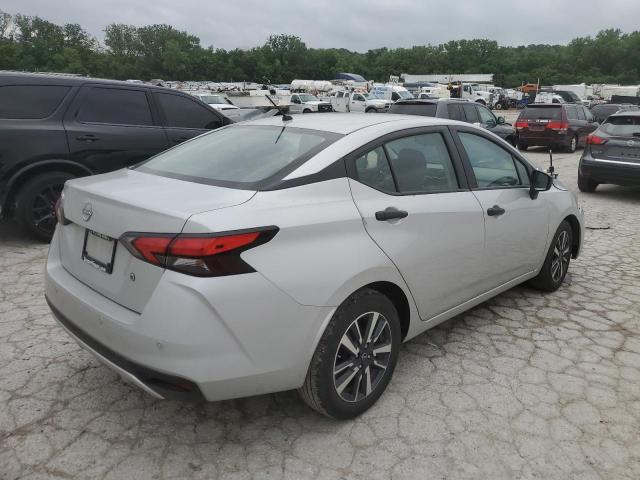  NISSAN VERSA 2024 Сріблястий