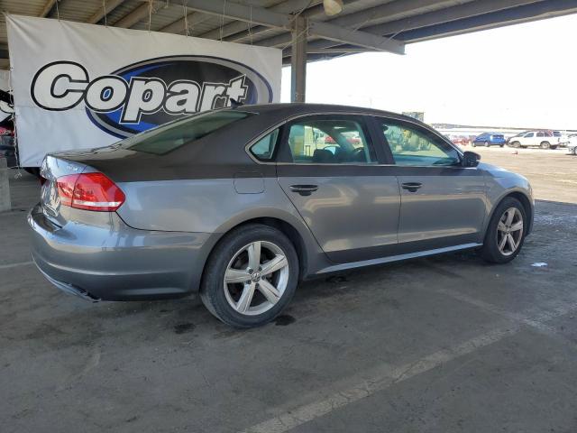 Sedans VOLKSWAGEN PASSAT 2014 Szary