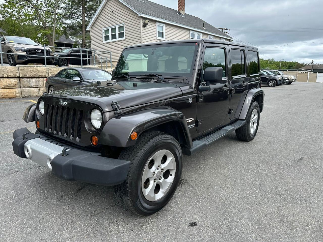 2013 Jeep Wrangler Unlimited Sahara zu verkaufen in North Billerica, MA - Minor Dent/Scratches