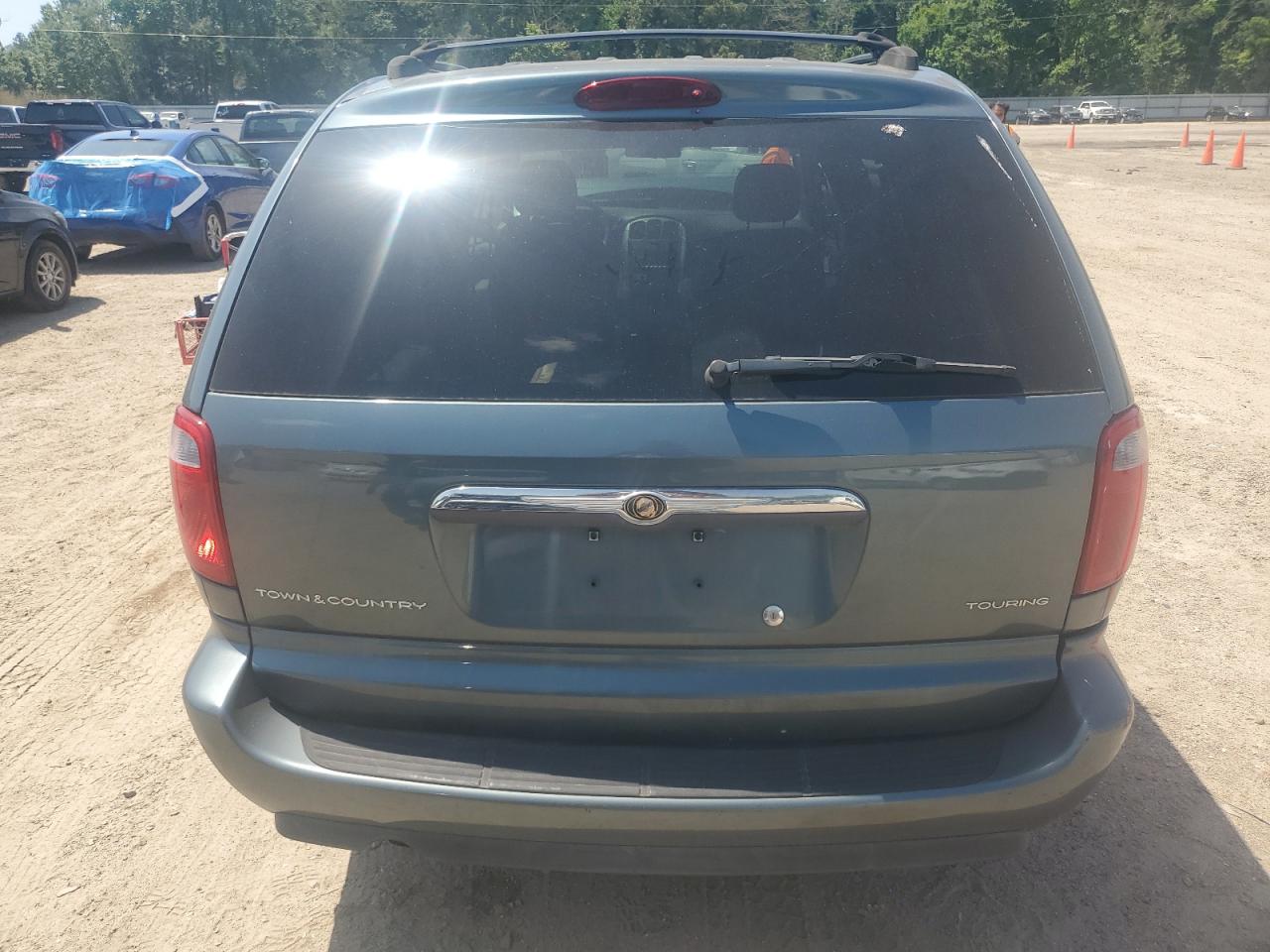 2005 Chrysler Town & Country Touring VIN: 2C8GP54L85R327009 Lot: 56355685