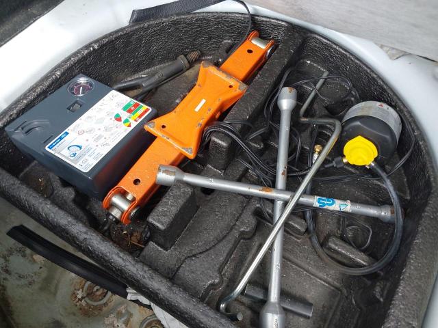 2011 FORD FIESTA TIT