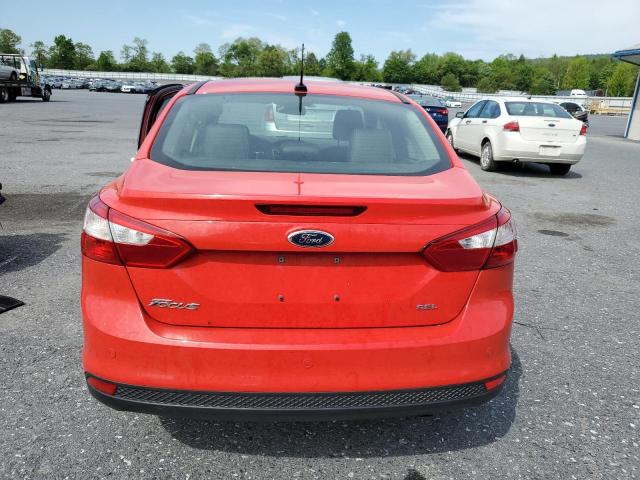 Sedans FORD FOCUS 2012 Czerwony