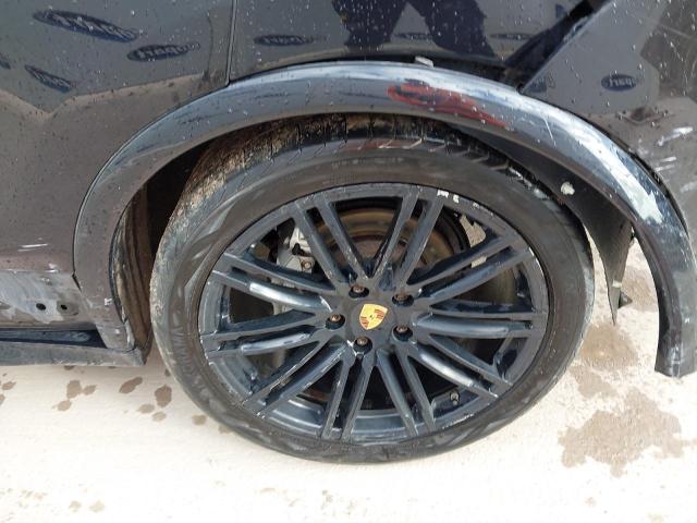 2016 PORSCHE CAYENNE V8