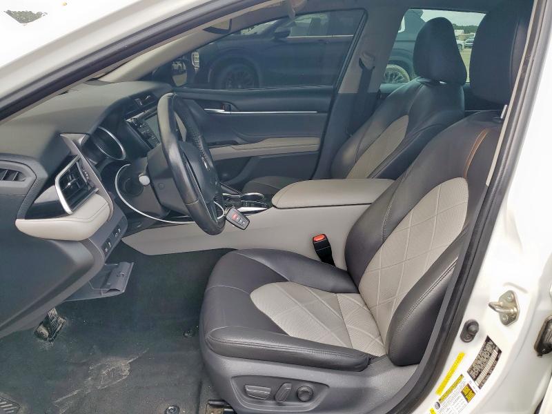  TOYOTA CAMRY 2018 Белы