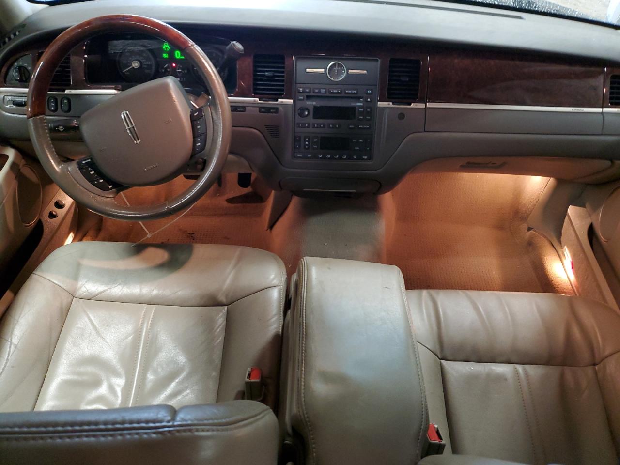 2008 Lincoln Town Car Signature Limited VIN: 2LNHM82V68X660986 Lot: 55635465