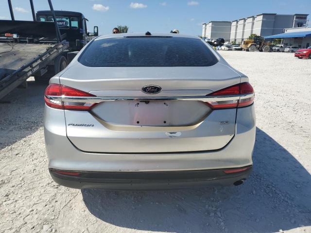 Sedans FORD FUSION 2017 Srebrny