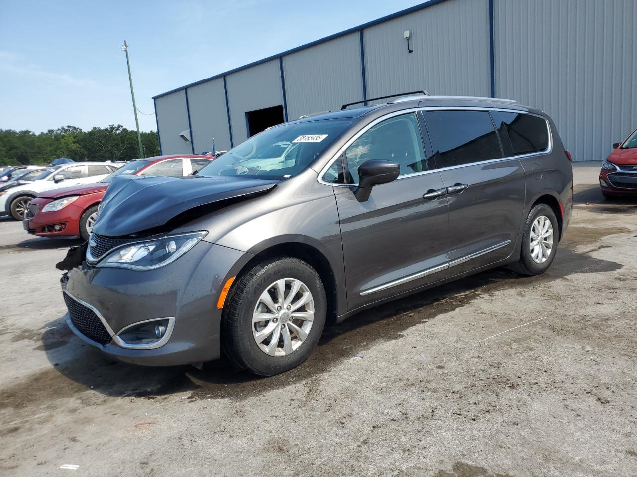 2018 Chrysler Pacifica Touring L for Sale in Apopka, FL - Front End