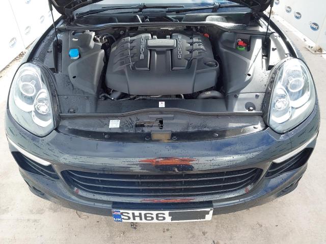 2016 PORSCHE CAYENNE V8