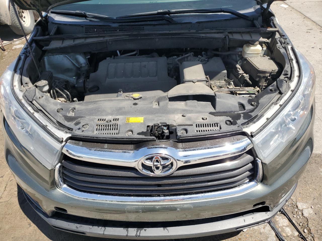 2015 Toyota Highlander Le VIN: 5TDBKRFH8FS146575 Lot: 56992035