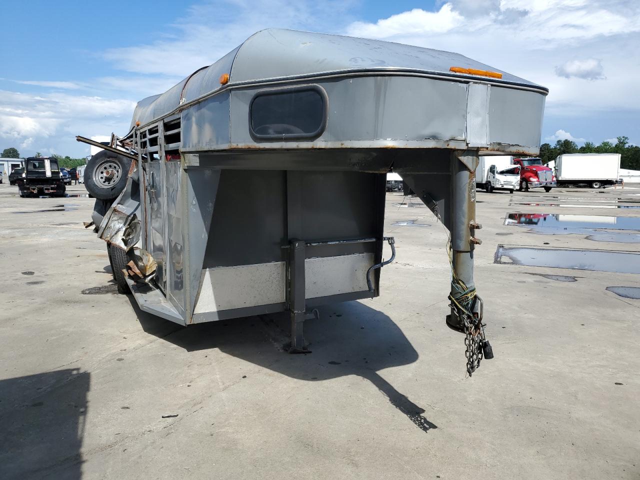 Lumberton, NC에서 판매 중인 2001 Chaparral Livestock Trailer - Rear End