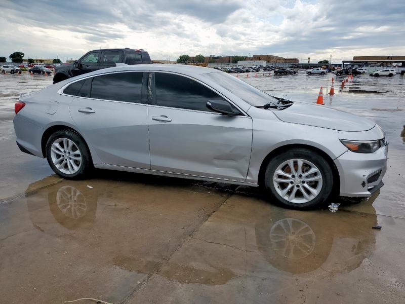 Sedans CHEVROLET MALIBU 2017 Srebrny