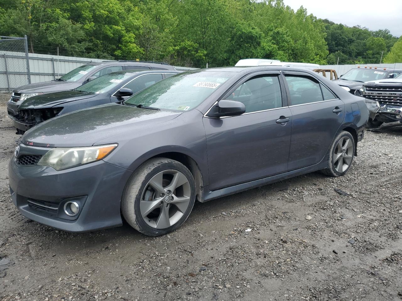 2014 Toyota Camry L продається в Hurricane, WV - Rear End