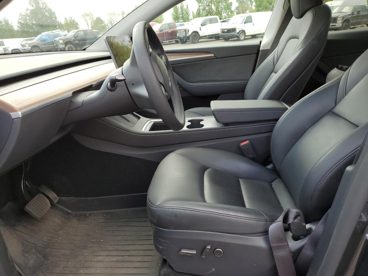 2024 Tesla Model Y VIN: 7SAYGDED0RF043675 Lot: 56904965