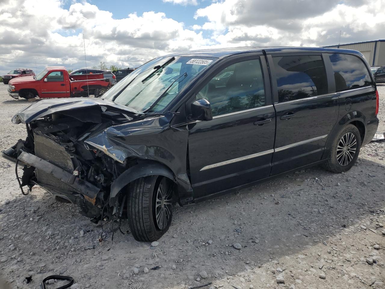 2014 Chrysler Town & Country S на продаже в Wayland, MI - Front End