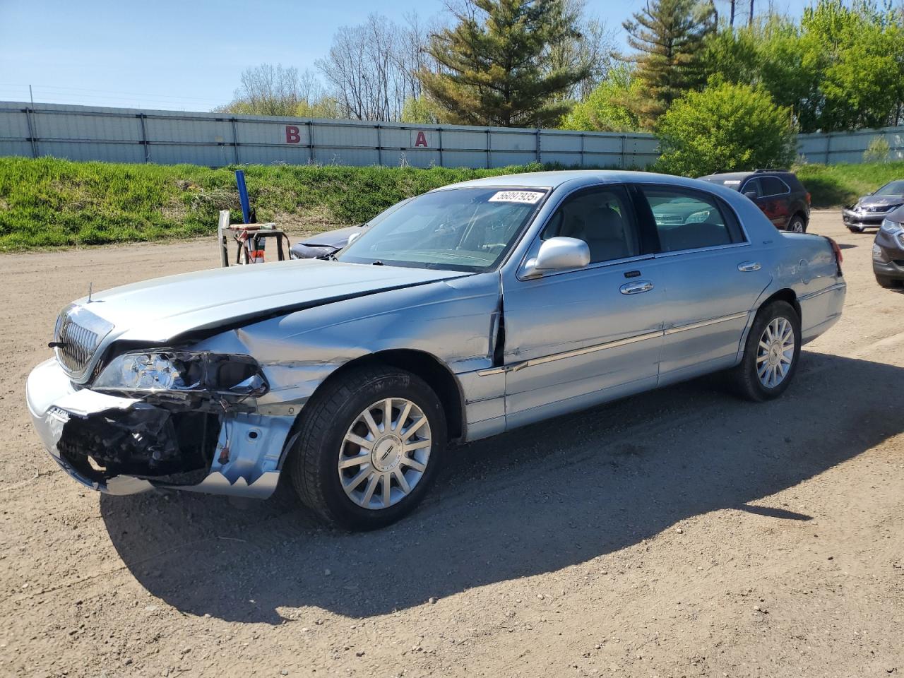 2006 Lincoln Town Car S 4.6L იყიდება Davison-ში, MI - Front End