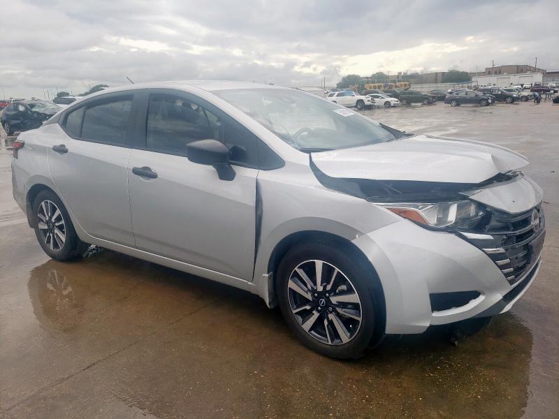  NISSAN VERSA 2024 Сріблястий