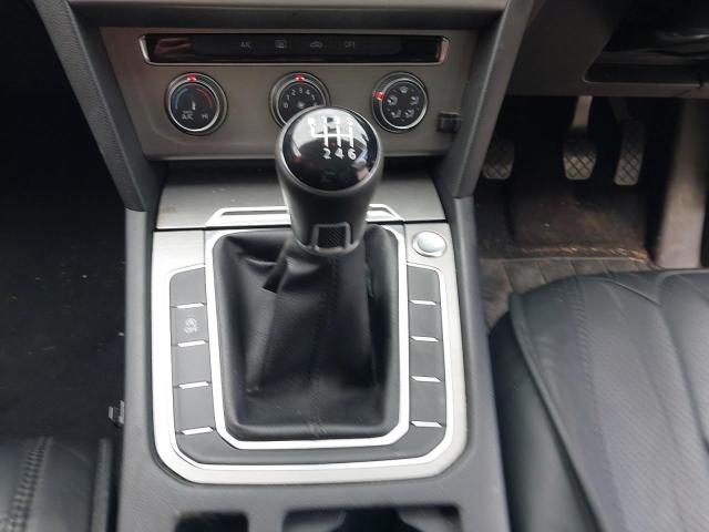 2019 VOLKSWAGEN PASSAT S T