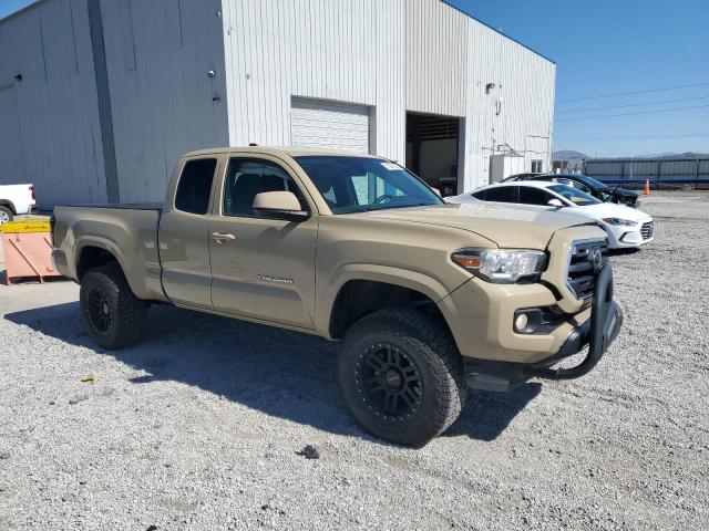  TOYOTA TACOMA 2018 Кремовый