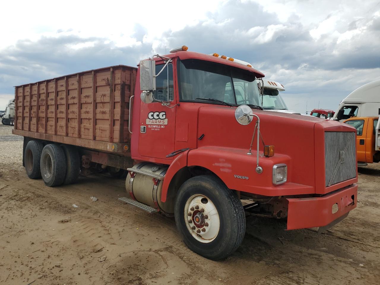 1996 Volvo Wg Grain Truck na sprzedaż w Sikeston, MO - Undercarriage