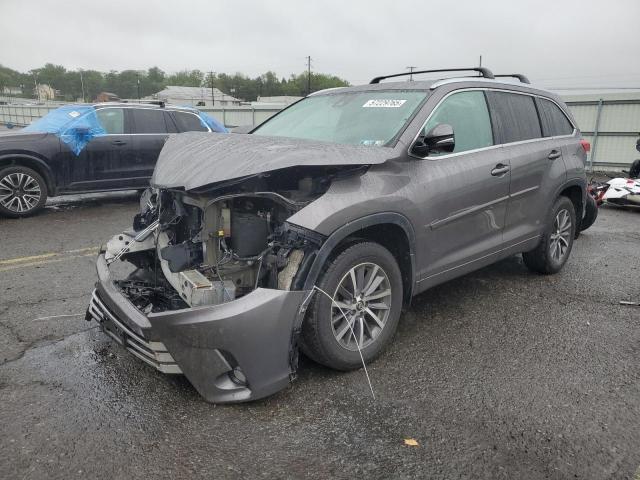  TOYOTA HIGHLANDER 2017 Srebrny