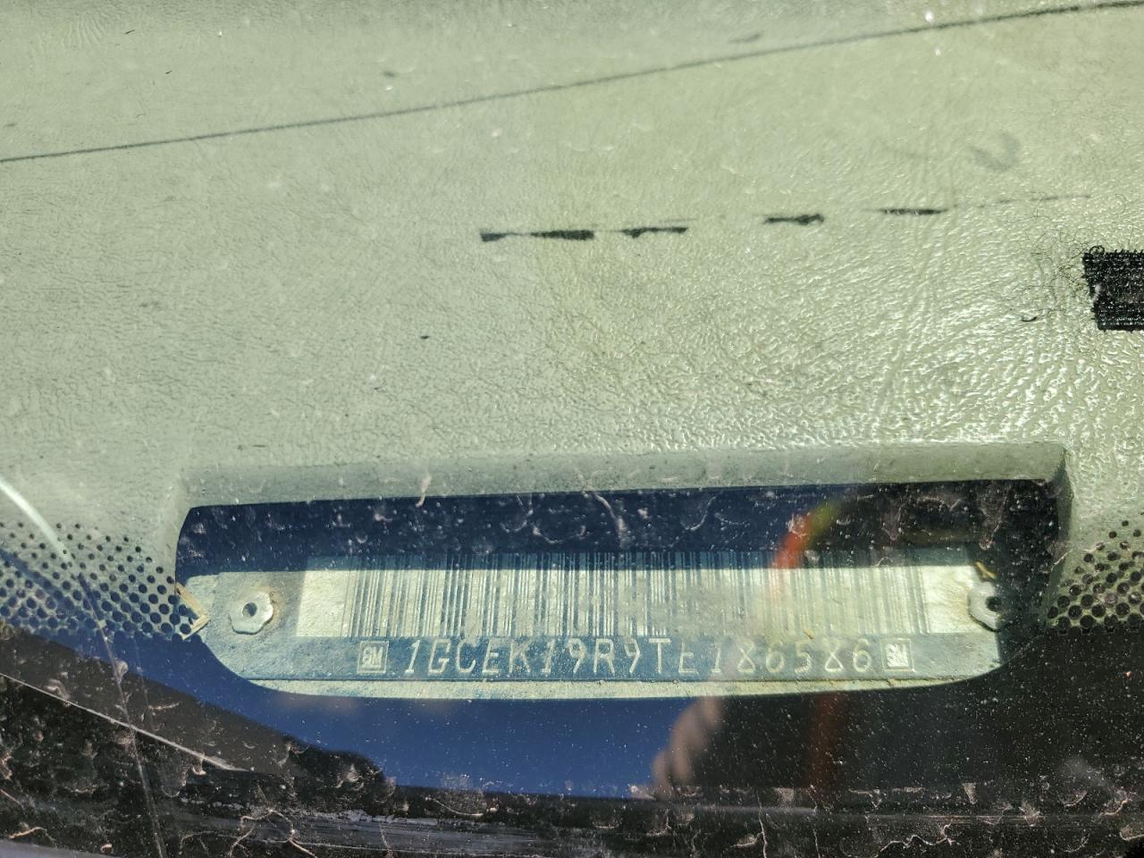 1996 Chevrolet Gmt-400 K1500 VIN: 1GCEK19R9TE186586 Lot: 57350095